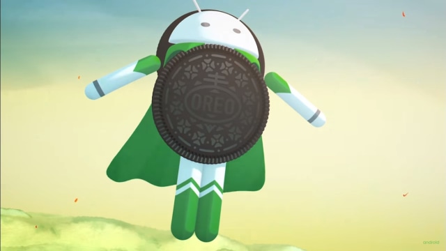 Maskot Android Oreo tampak gagah dengan jubah. (Foto: Google)