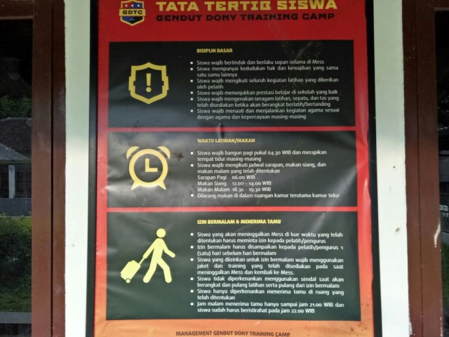 Peraturan untuk para siswa di GDTC. (Foto: Billi Pasha/kumparan)