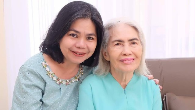 Ibunda (kiri) dan Nenek Risty Tagor (kanan) (Foto: Instagram @mommydita)