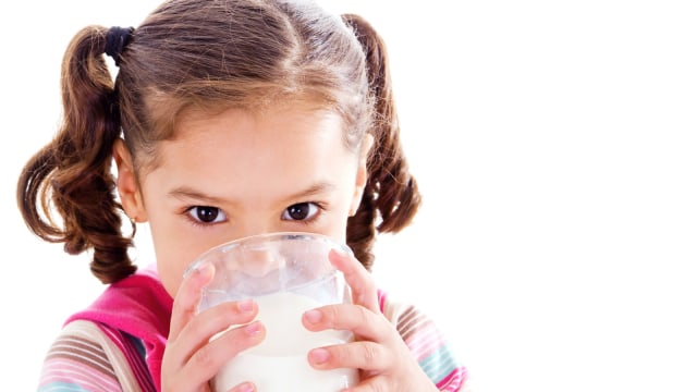 Susu formula atau susu UHT sebagai alternatif susu selain ASI? (Foto: Thinkstock)