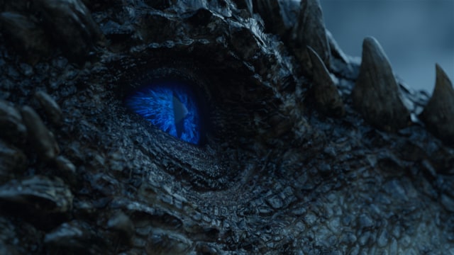 Viserion bermata biru setelah disentuh Night King (Foto: HBO)