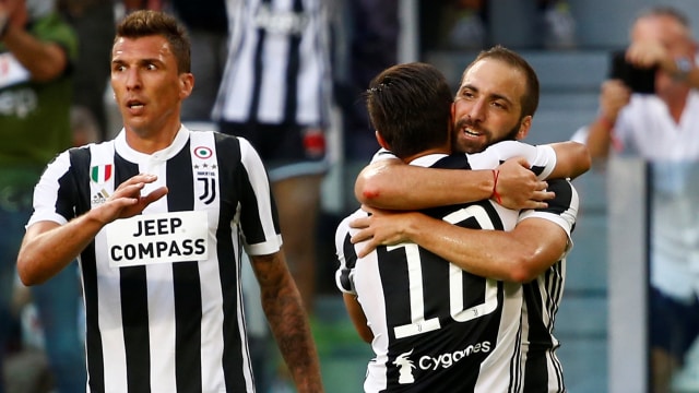 Dua sponsor di jersey Juventus. (Foto: Reuters/Stefano Rellandini)