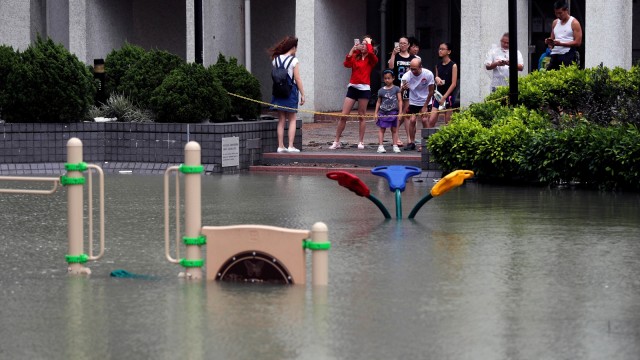 Topan Hato di Hong Kong (Foto: REUTERS/Tyrone Siu)