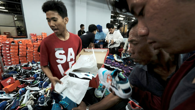 Tergiur Diskon Nike dan Rela Berdesak-desakan di Mal Grand Indonesia (54263)