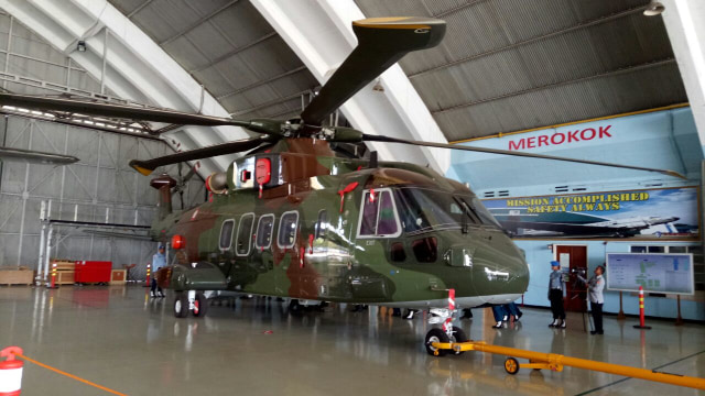 Pengecekan kondisi helikopter AW101. (Foto: Aprilandika Pratama/kumparan)