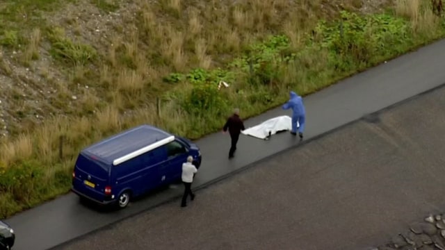 Unit forensik menyelidiki tubuh Kim Wall (Foto: TV2 via AP)