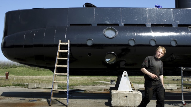 Peter Madsen dan kapal selam buatannya (Foto: Niels Hougaard /Ritzau via AP)