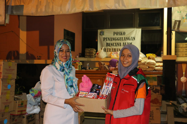 MAJELIS TA'LIM TELKOMSEL BANTU KORBAN KEBAKARAN KLENDER