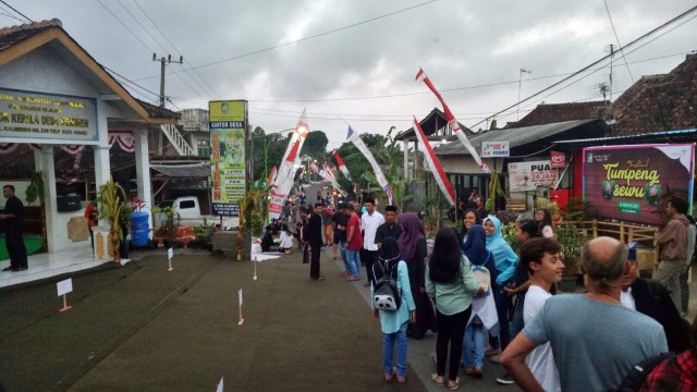 Ramai wisatawan di Festival Tumpeng Sewu (Foto: Fahrian Saleh/kumparan)