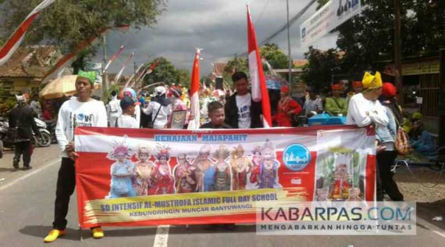 Warga Paiton Gelar Pawai Budaya, Masyarakat Paiton Tampilkan Keberagaman