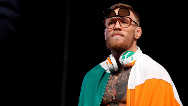 McGregor unggul berat badan atas Mayweather. Foto: Reuters/Steve Marcus