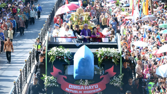 Arak-arakan Presiden Jokowi di karnaval, Bandung (Foto: Foto: Biro Pers Setpres)