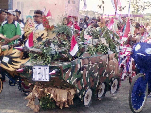 Infopublik Menaiki Sepeda Hias