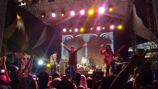 Barasuara tampil di Bintaro Jaya Xchange Mall (Foto: Prabarini Kartika/kumparan)