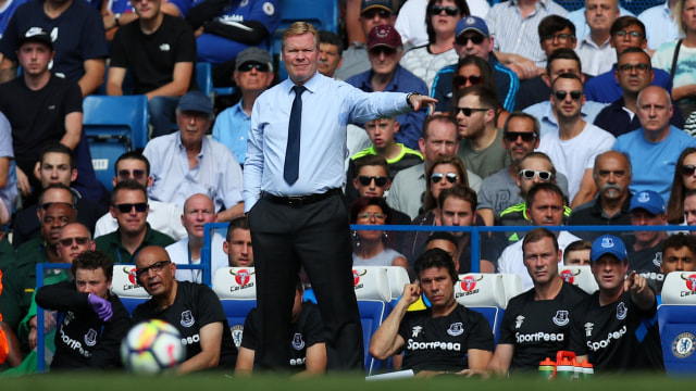 Koeman dalam laga melawan Chelsea. (Foto: Reuters/Hannah McKay)