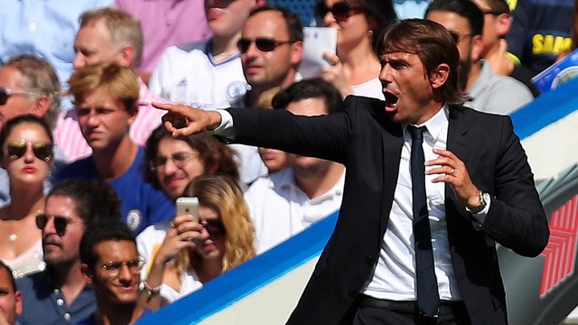 Conte pada sebuah laga di Stamford Bridge. (Foto: Reuters/Hannah McKay)