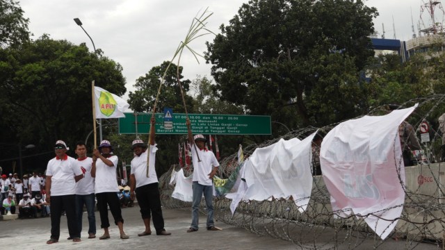 Aksi Demo Petani Tebu di depan Istana Negara (Foto: Fanny Kusumawardhani/kumparan)