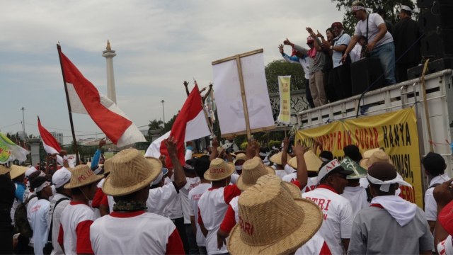 Aksi Demo Petani Tebu di depan Istana Negara (Foto: Fanny Kusumawardhani/kumparan)