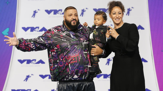 DJ Khaled dan Asahd Khaled. (Foto: REUTERS/Danny Moloshok)