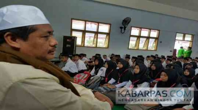 SMKN dan Pesantren Ihya Ulumudin Sosialisasikan Smart Santri