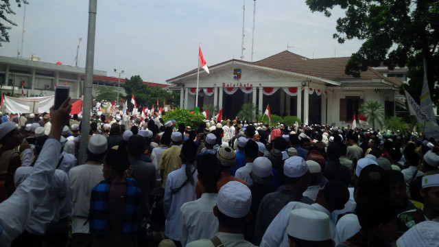 Massa Unjuk Rasa Penolakan Masjid di Bogor (Foto: Dok. kumparan)