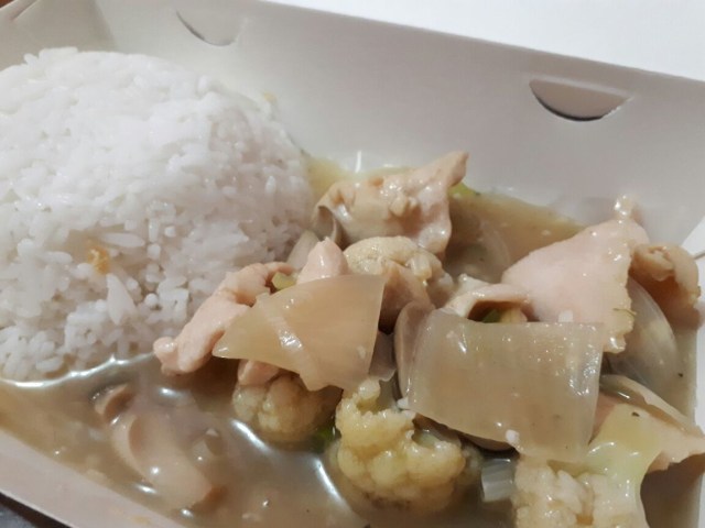 Nasi Ayam Cah Jamur (Foto: Luthfa Nurridha/kumparan)