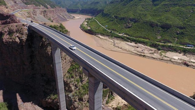 Jalan Raya baru di China sepanjang Sungai Kuning (Foto: Dok. chinadaily.com)