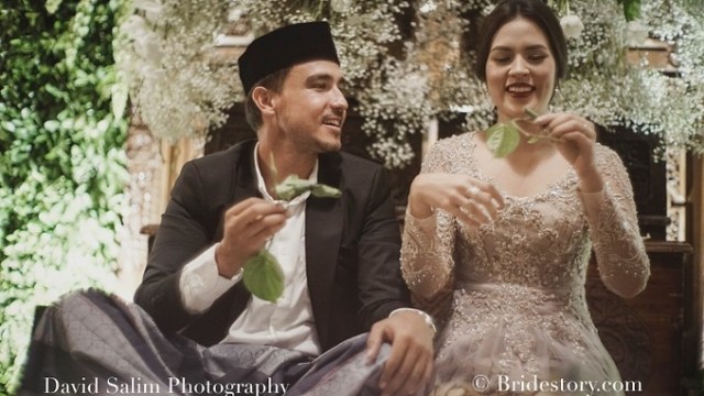 Raisa dan Hamish gelar prosesi adat Sunda (Foto: Dok. bridestory.com)