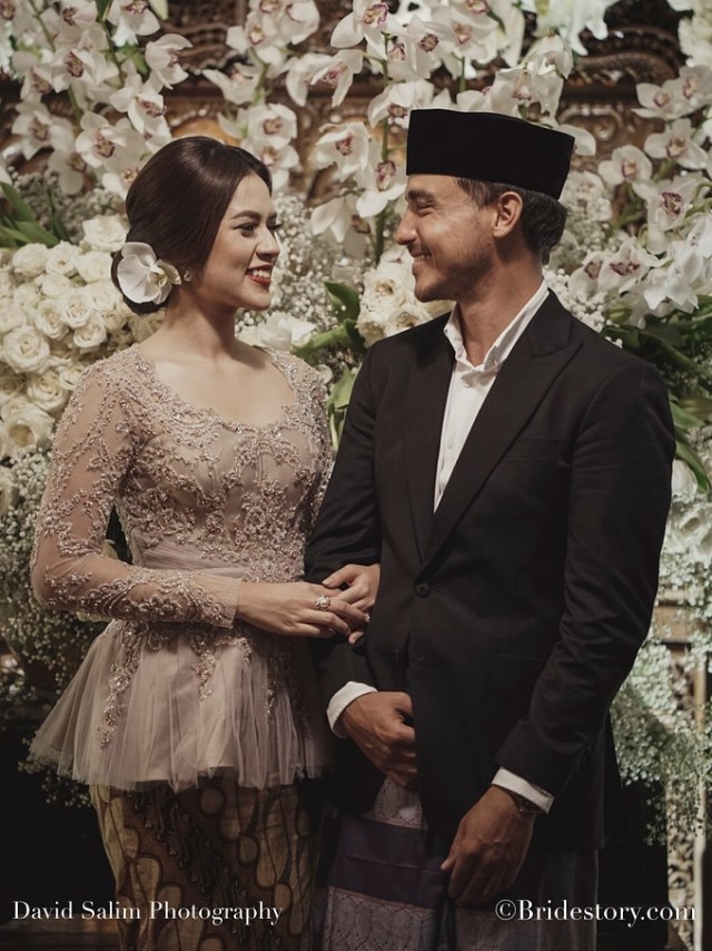 Raisa dan Hamish gelar prosesi adat Sunda (Foto: Dok. bridestory.com)