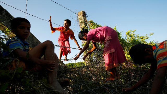 Anak-anak Rohingya. (Foto: Antara/Mohammad Ponir Hossain)