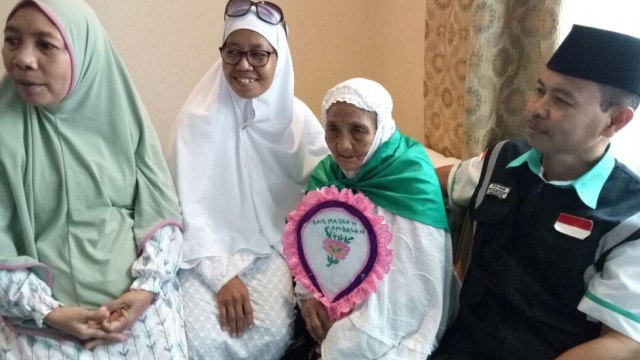 Baiq Mariah dan pemandunya (Foto: MCH/Kemenag.go.id)