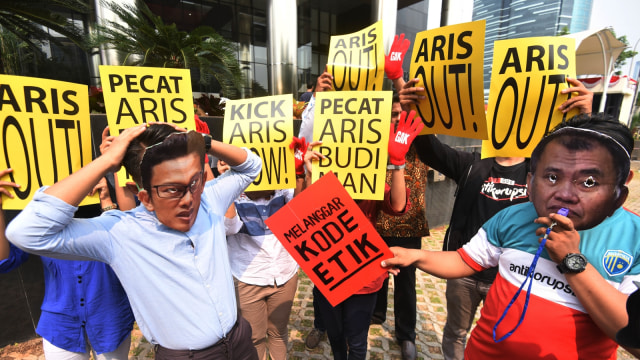 Aksi teatrikal menuntut pemecatan Dirdik KPK (Foto: Antara/Akbar Nugroho Gumay)