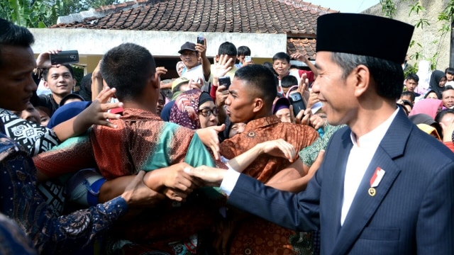 Jokowi Serahkan Hewan Kurban & Sembako (Foto: Dok. Biro Setpres)