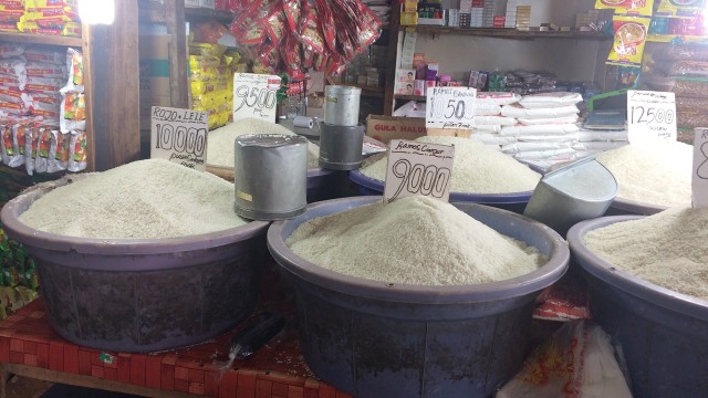 Beras di Pasar Kramat Jati (Foto: Kelik Wahyu/kumparan)