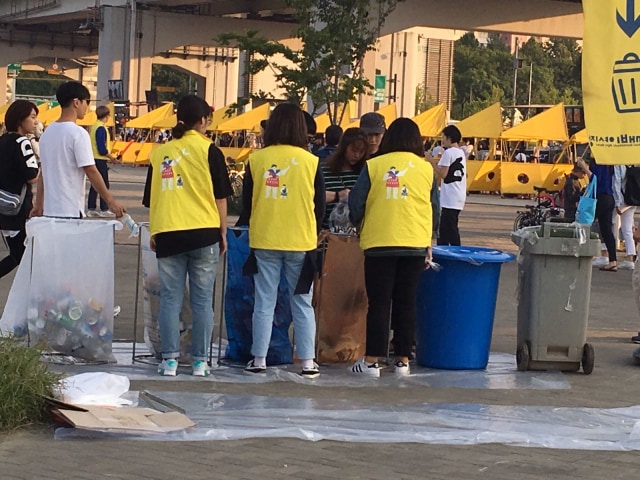Anak muda pasukan bersih-bersih (Foto: dok: Aji Surya)