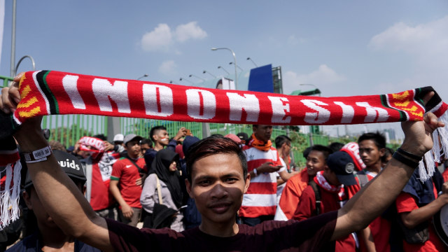 Suporter Indonesia di Stadion Patriot Candrabhaga (Foto: Aditia Noviansyah/kumparan)