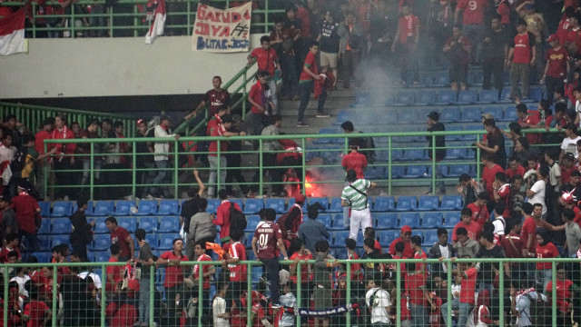 Suporter Indonesia meninggal terkena kembang api (Foto: Aditia Noviansyah/kumparan)