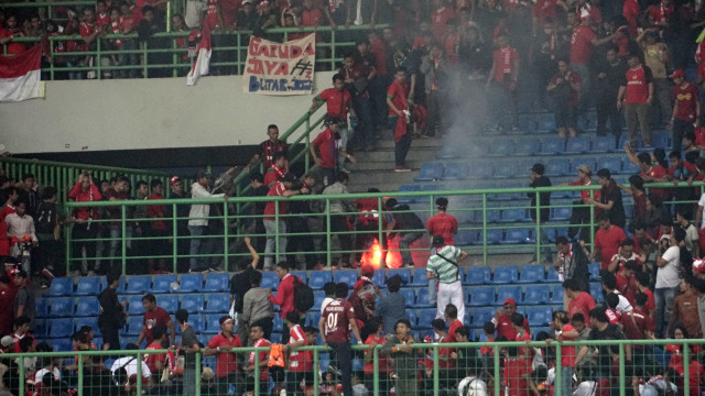 Kembang api menewaskan suporter Indonesia.  (Foto: Aditia Noviansyah/kumparan)