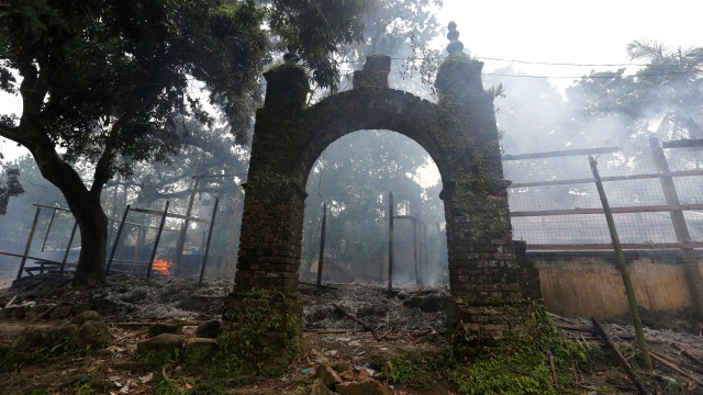 Puing rumah Rohingya yang dibakar. (Foto: Soe Zeya Tun/Reuters)