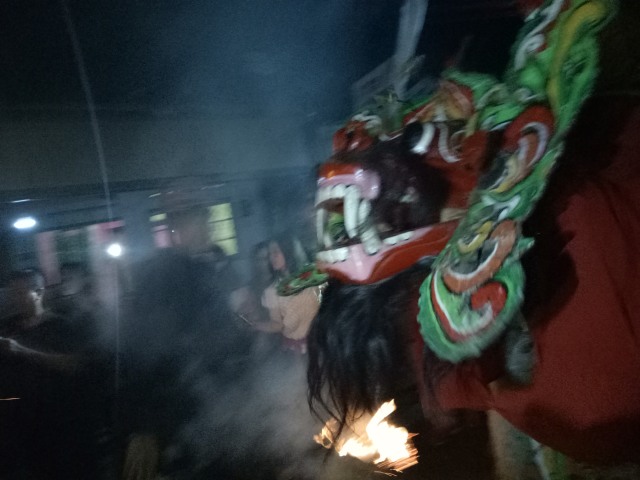 Arak-arakan Barong Malam Tumpeng Sewu (Foto: Rina Nurjanah/kumparan)