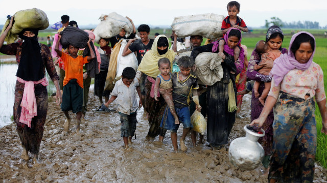 Pengungsi Rohingya di perbatasan Myanmar. (Foto: Mohammad Ponir Hossain/Reuters)