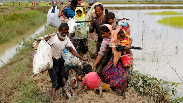 Pengungsi Rohingya di perbatasan Myanmar (Foto: Mohammad Ponir Hossain/Reuters)