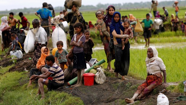 Pengungsi Rohingya di perbatasan Myanmar (Foto: Mohammad Ponir Hossain/Reuters)