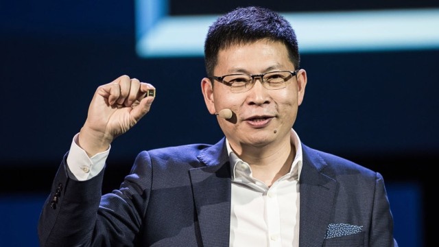 CEO Huawei, Richard Yu, perkenalkan cip Kirin 970. (Foto: Huawei)