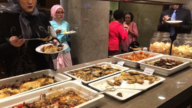 Hidangan di resepsi Raisa dan Hamish