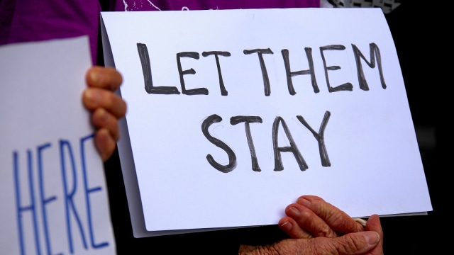 Protes penahanan terhadap pencari suaka (Foto: REUTERS/David Gray)