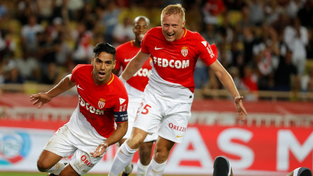 Para pemain Monaco merayakan gol Falcao. (Foto: Eric Gaillard/Reuters)