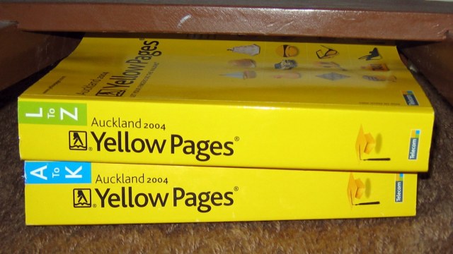 Buku Kuning Besar Yellow Pages Dan Panggilan Telepon Misterius