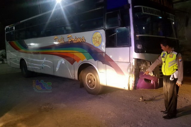 Bus Tabrak Motor di Baureno, 3 Orang Meninggal Dunia 