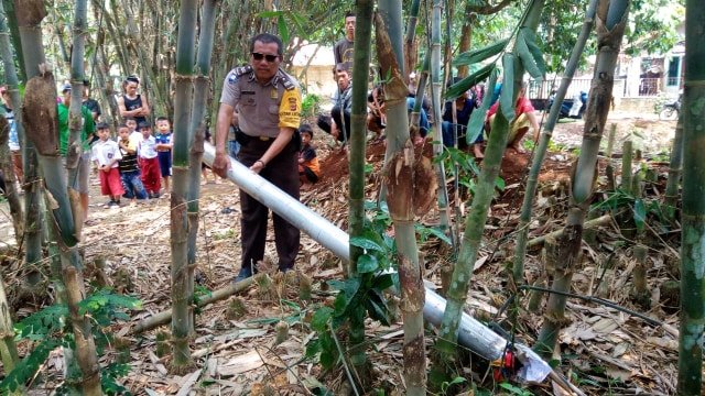 Roket LAPAN yang jatuh di Bogor (Foto: Dok. Polres Bogor)